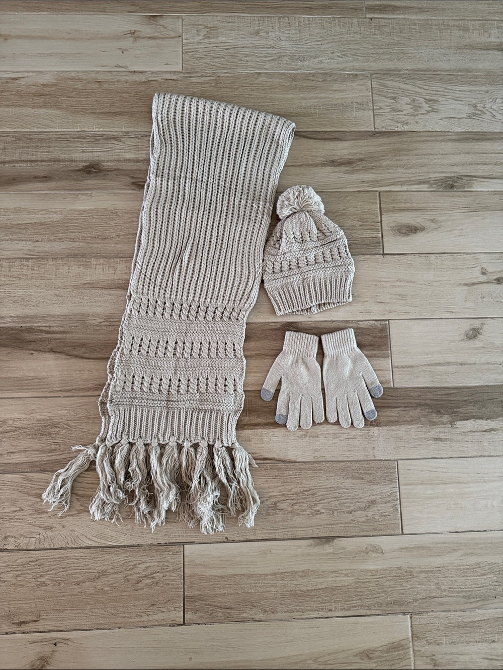 Women’s Winter Scarf, Gloves, & Hat Set New